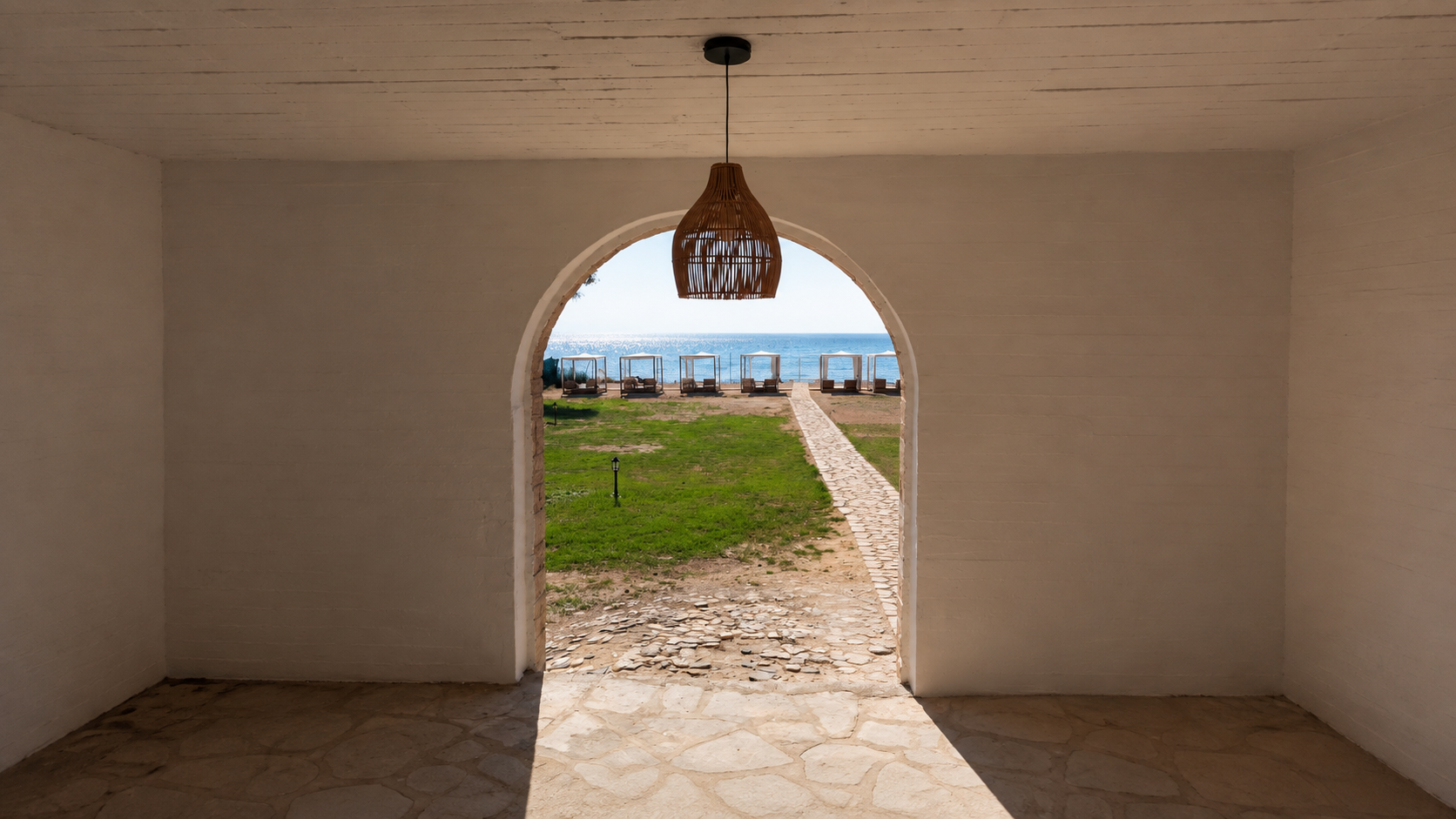 Sea framed by the villa stone arch