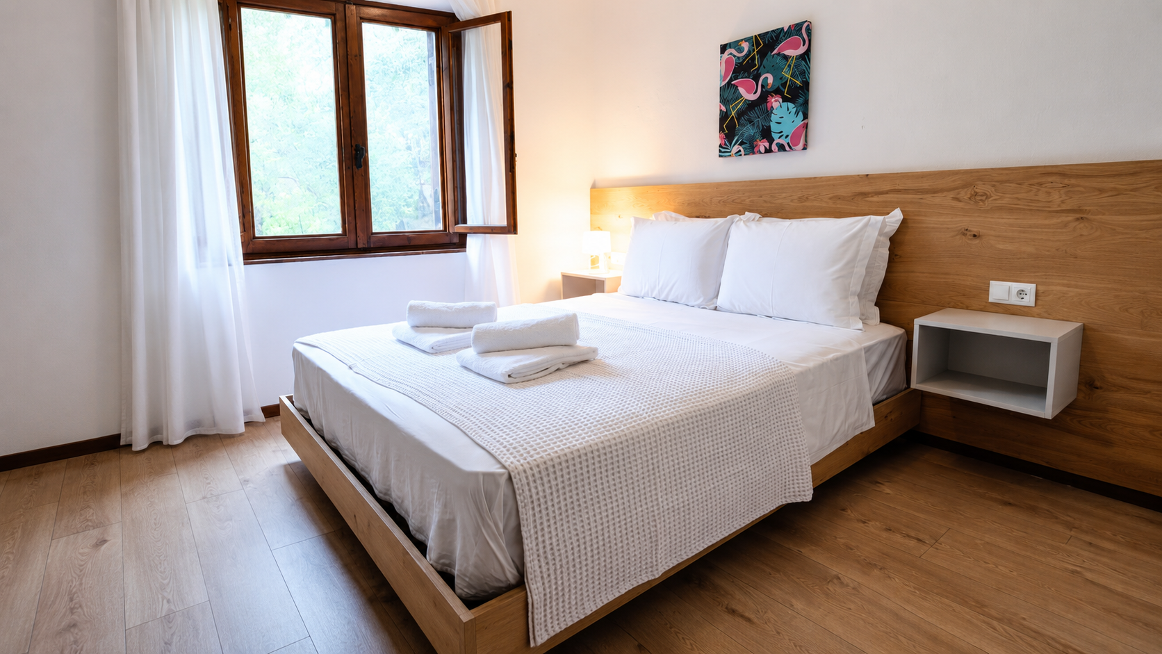 Double bedroom overlooking the trees