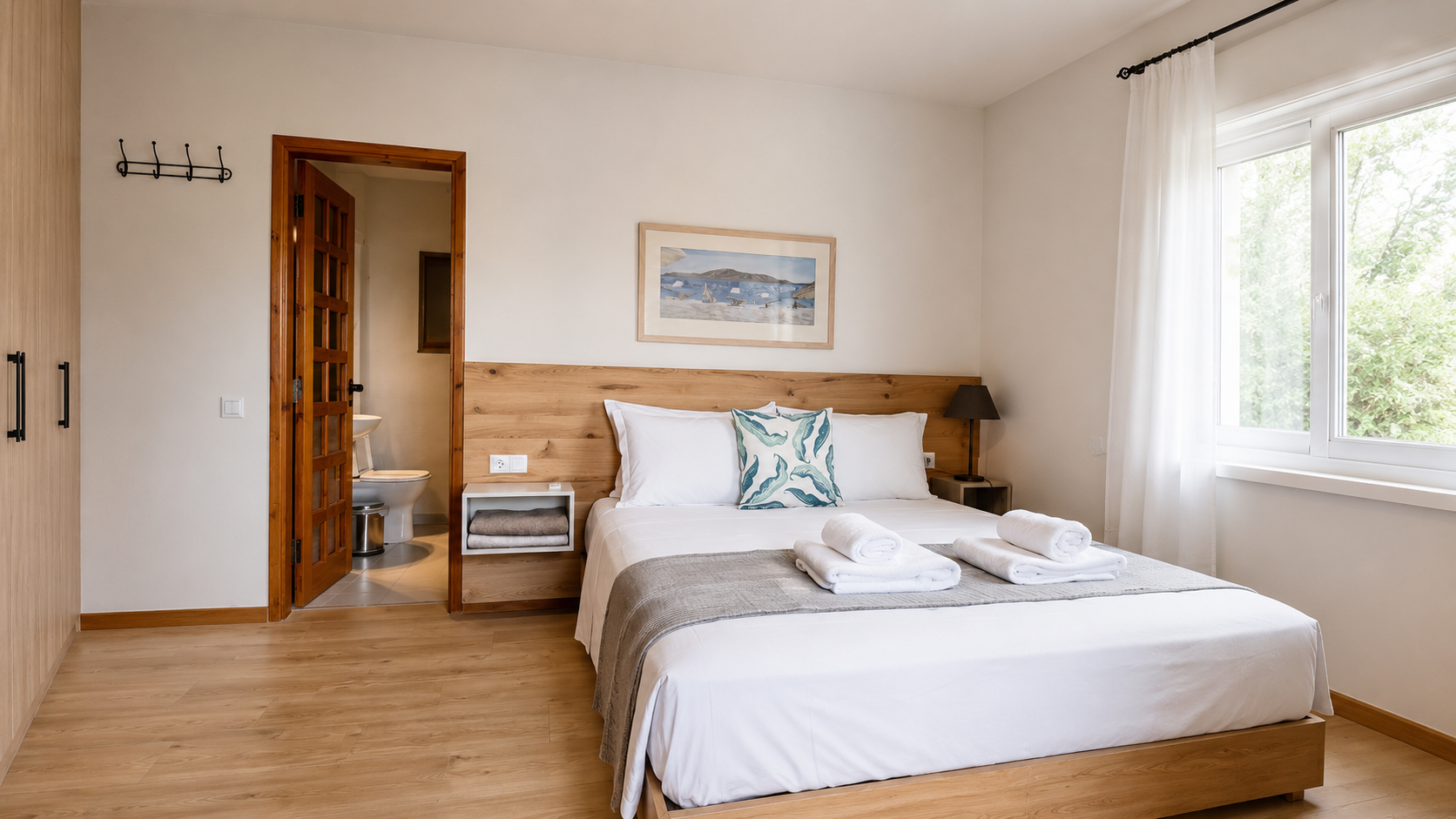 Sunlit suite with en-suite bathroom